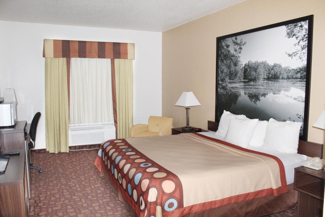 Super 8 By Wyndham Three Rivers Exterior foto